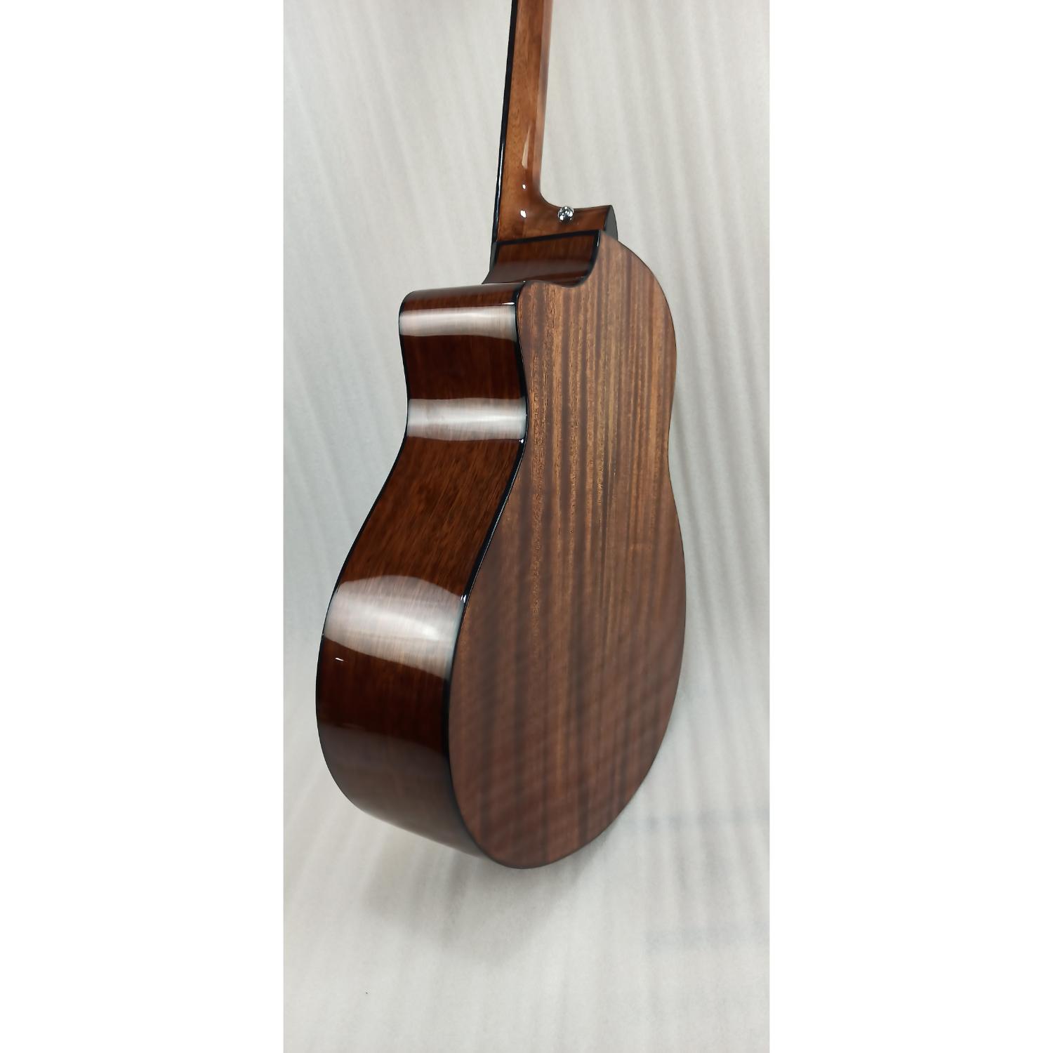 Vault Acoustic Guitars Vault Artisan Premium Acoustic Guitar with Solid Spruce Top and Solid Mahogany Back and Sides - Open Box