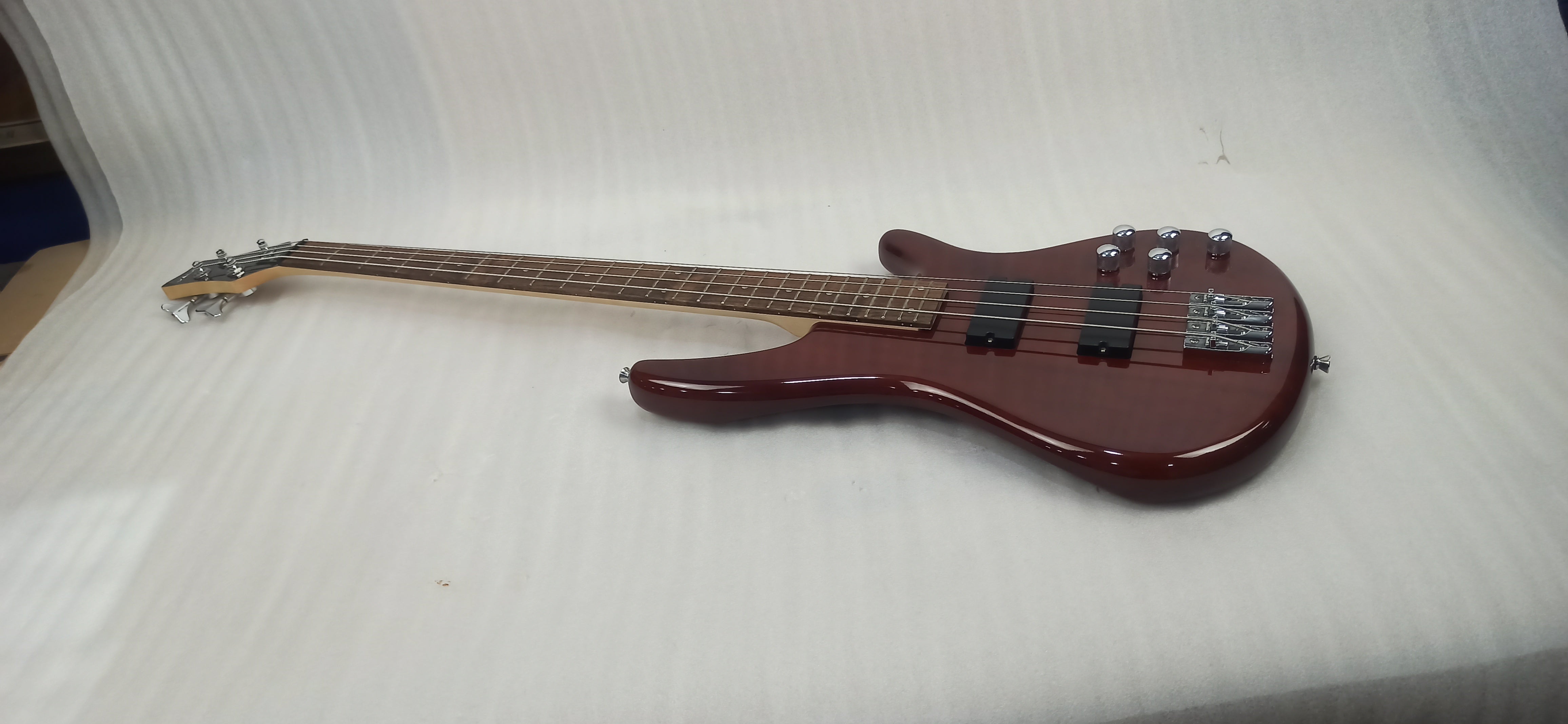Vault Bass Guitars 202401029965 Vault Performer Pro RB4 Four String Electric Bass Guitar with Gigbag - High Gloss Solid Mahogany - Open Box