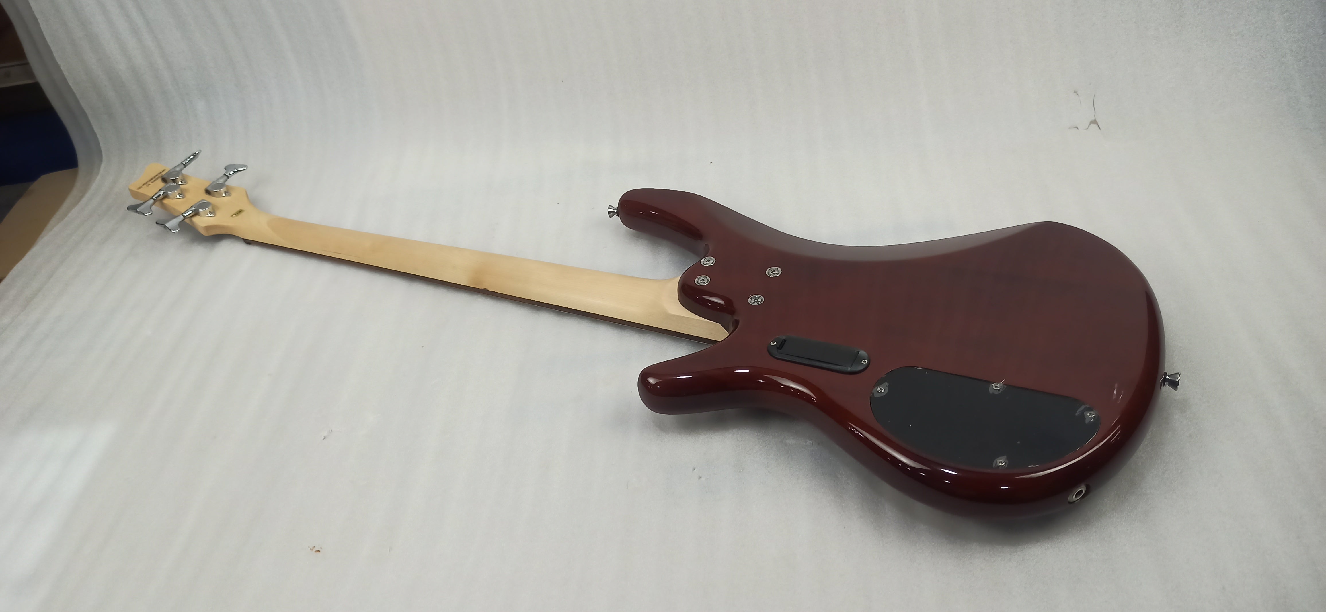 Vault Bass Guitars 202401029965 Vault Performer Pro RB4 Four String Electric Bass Guitar with Gigbag - High Gloss Solid Mahogany - Open Box