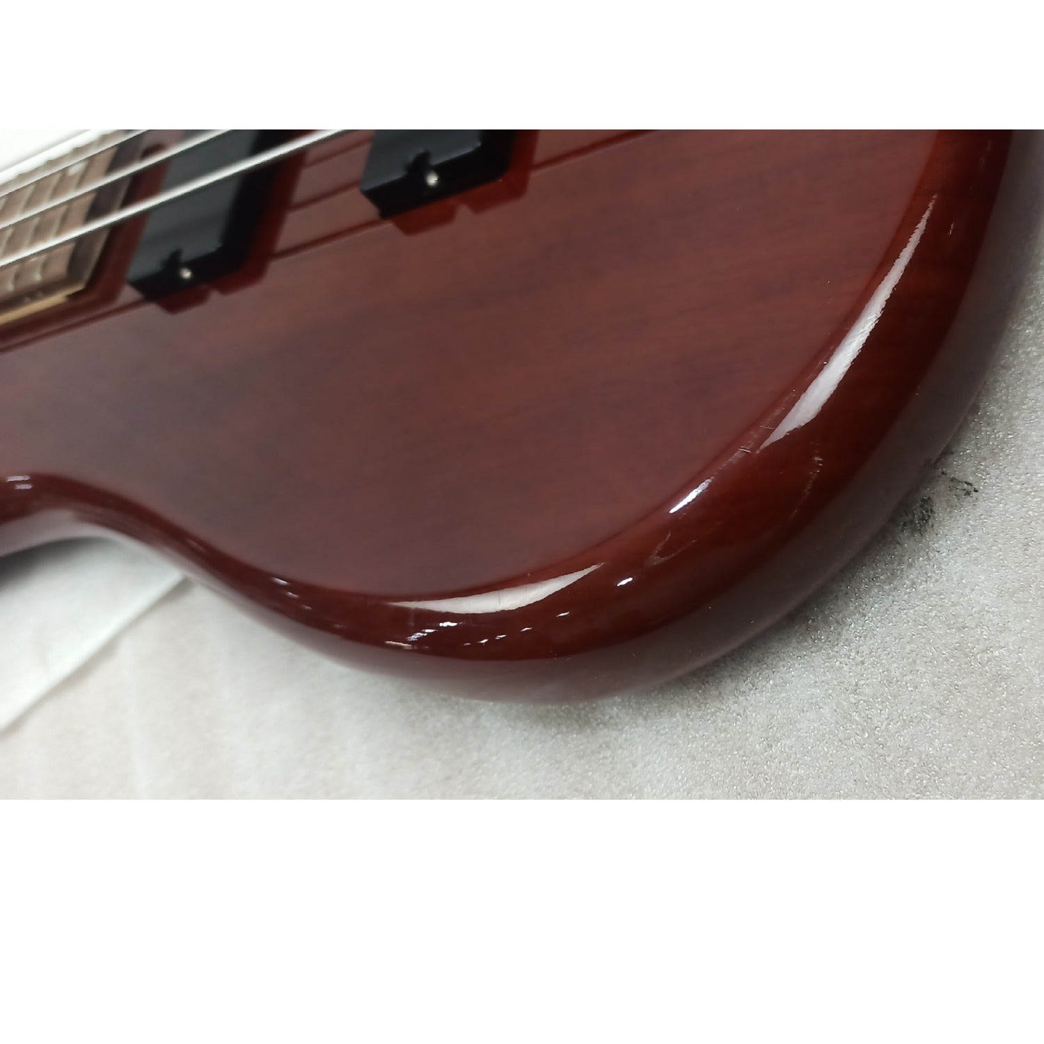 Vault Bass Guitars 202401029965 Vault Performer Pro RB4 Four String Electric Bass Guitar with Gigbag - High Gloss Solid Mahogany - Open Box