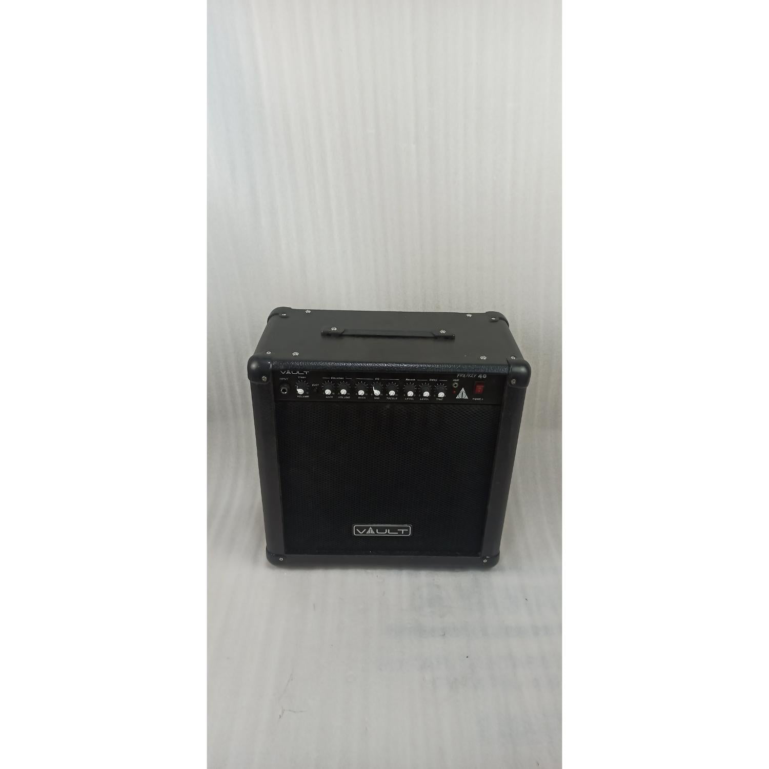 Vault Guitar Combo Amplifiers Vault Frenzy 40 Watt Combo Guitar Amplifier with Analog Distortion, Reverb & Delay All Playable Together - Open Box #barcode_202501113388