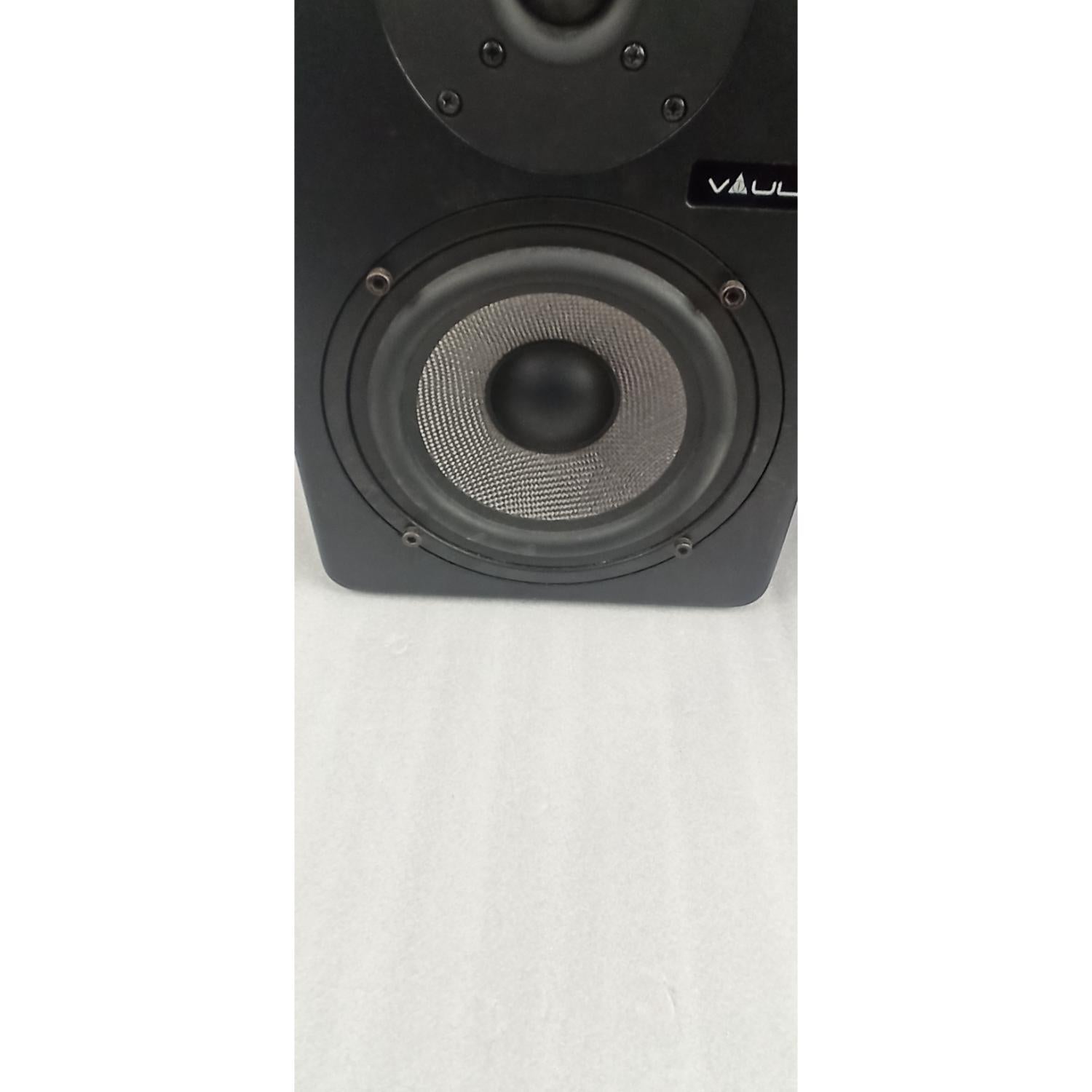 Vault Monitor Speakers 202501044694 Vault C6 6" Powered Studio Monitors With Isolation Foam Pads - Pair - Open Box