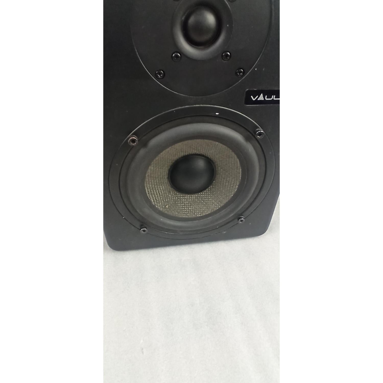 Vault Monitor Speakers 202501044694 Vault C6 6" Powered Studio Monitors With Isolation Foam Pads - Pair - Open Box
