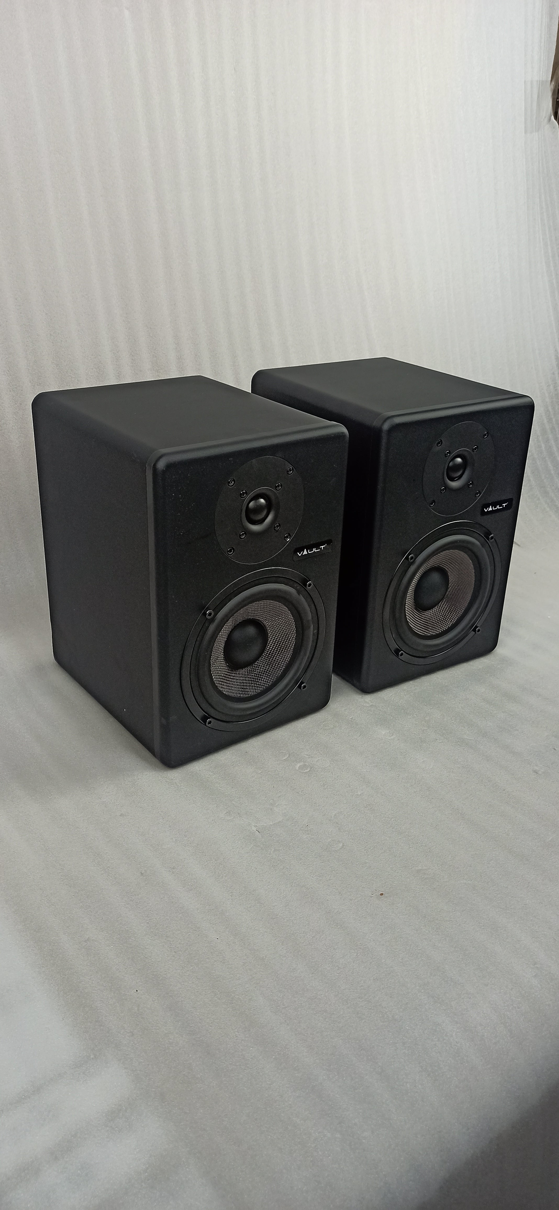 Vault Monitor Speakers 202501044694 Vault C6 6" Powered Studio Monitors With Isolation Foam Pads - Pair - Open Box