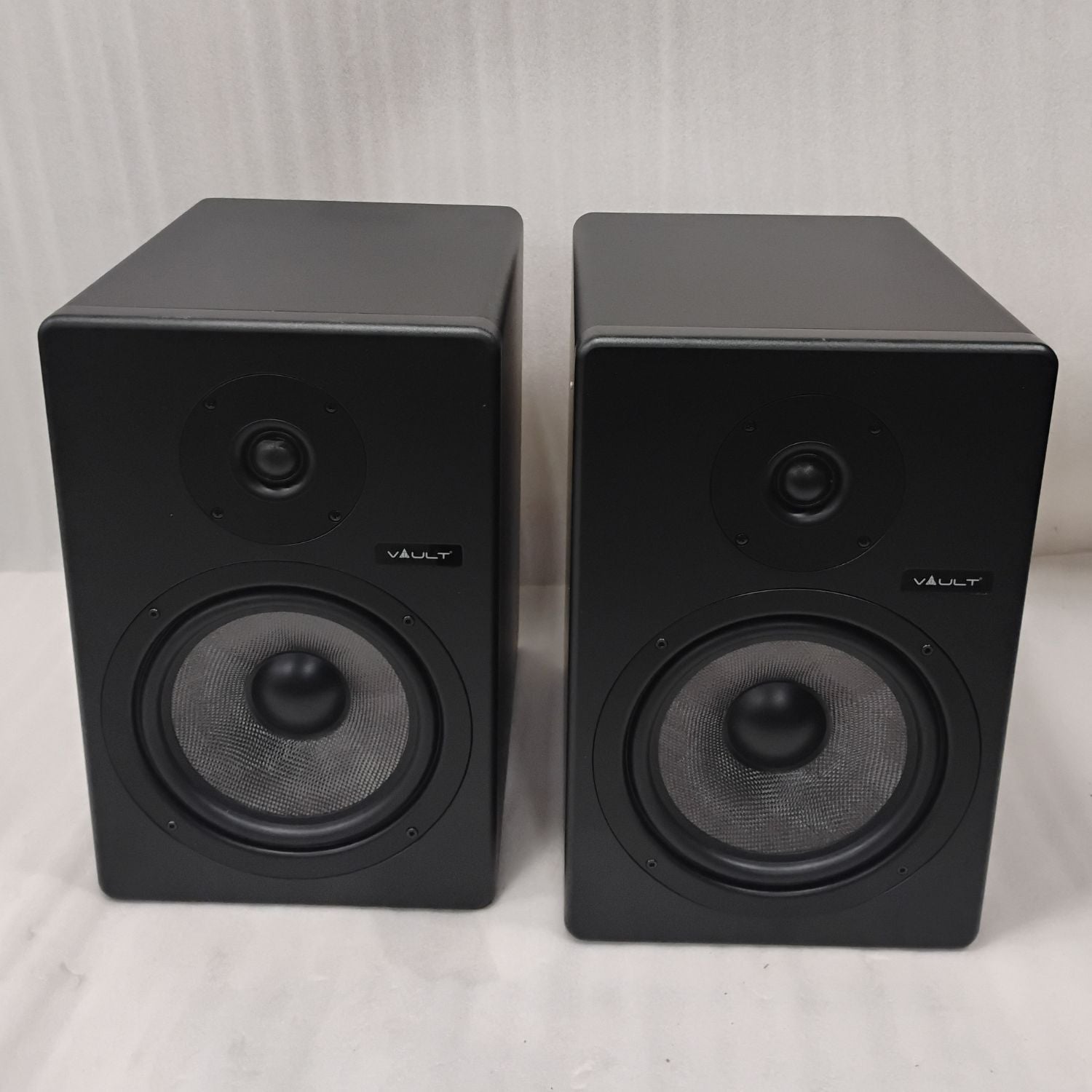 Vault Monitor Speakers 202601039569 Vault C8 8-Inch Powered Studio Monitors - Pair - Open Box #barcode_202601039569