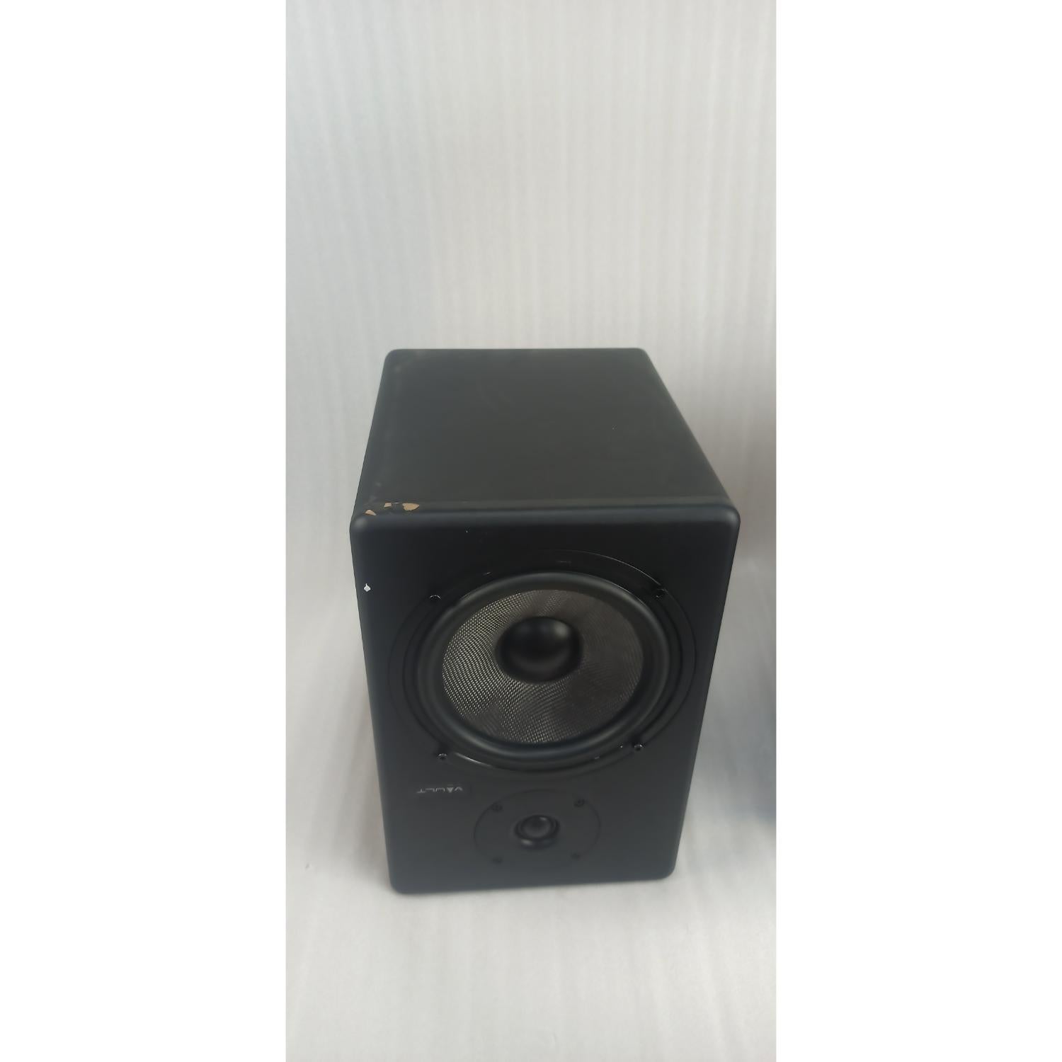 Vault Monitor Speakers Vault C8 8-Inch Powered Studio Monitors - Pair - Open Box