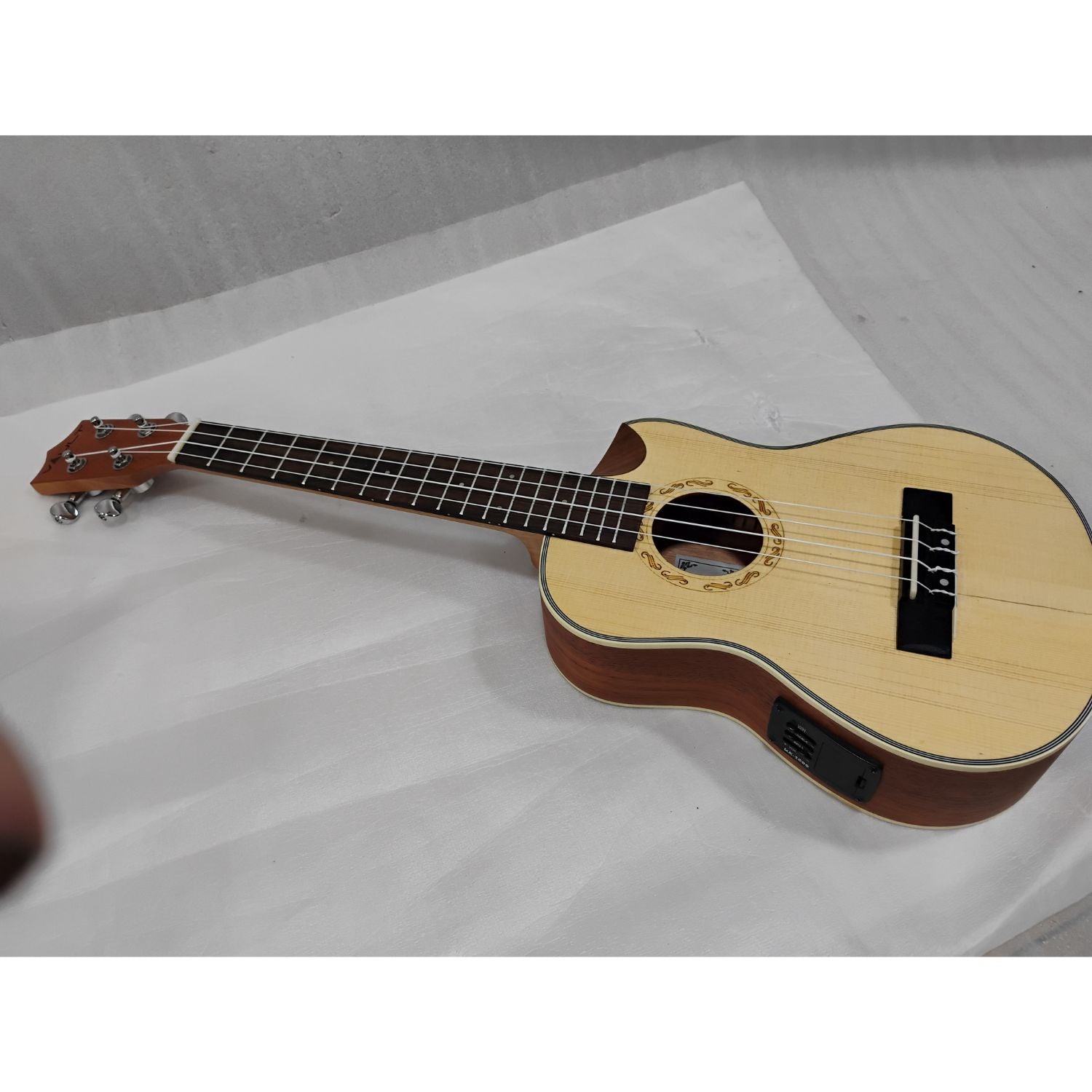 Vault Tenor Ukuleles Vault UK-1000TCE 26-Inch Solid Spruce Top Premium Semi Cutaway Electro- Acoustic Tenor Ukulele - Open Box B Stock