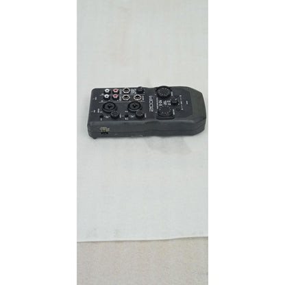 Zoom Audio Interfaces Zoom U-24 Handy Audio Interface - Black - Open Box